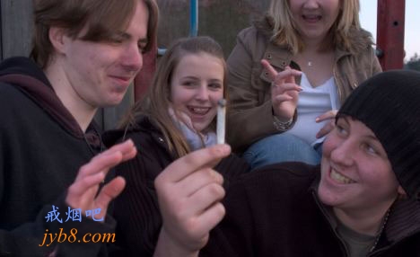 同伴吸烟的压力